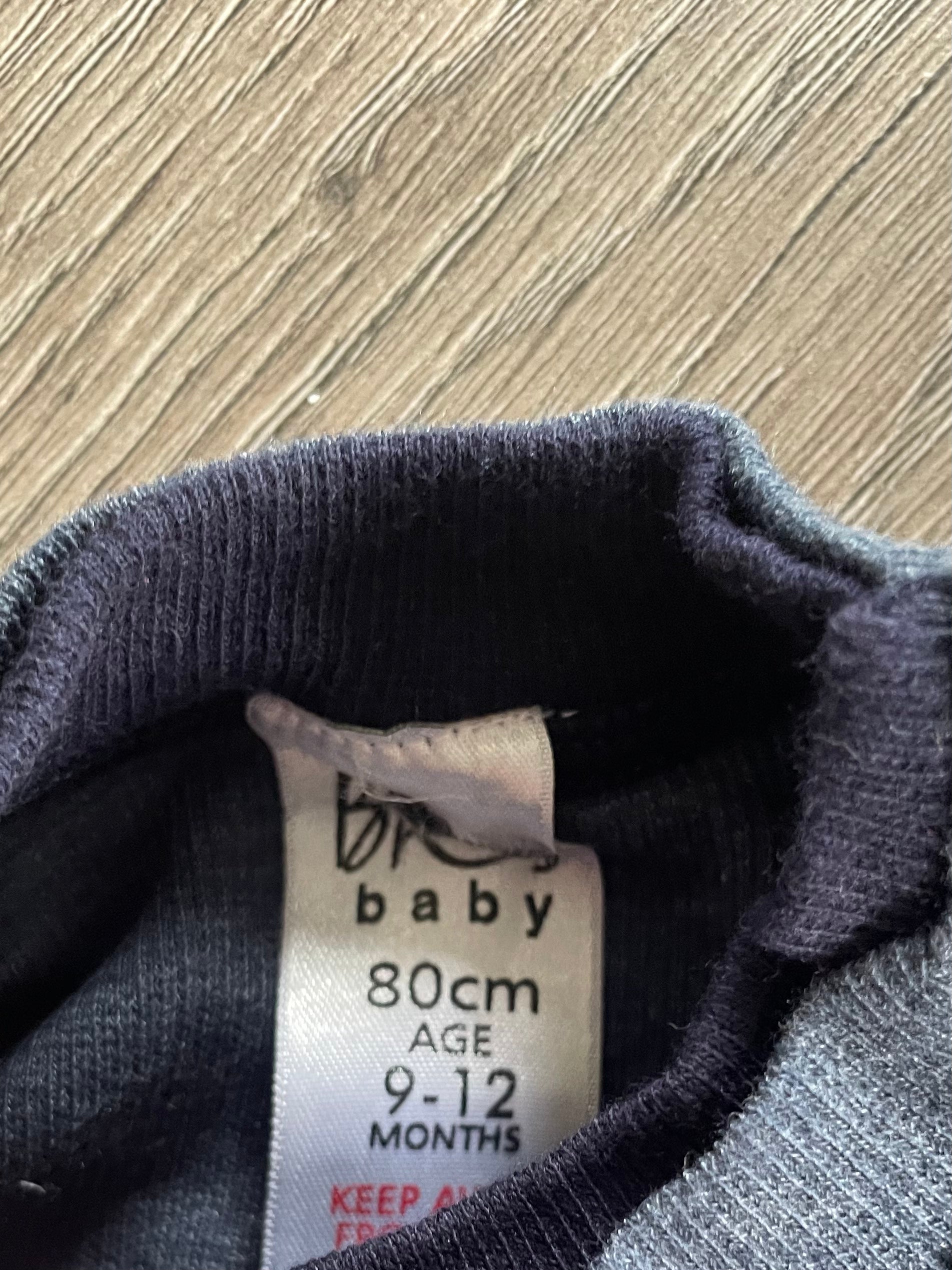 Navy long sleeved top (9-12months)