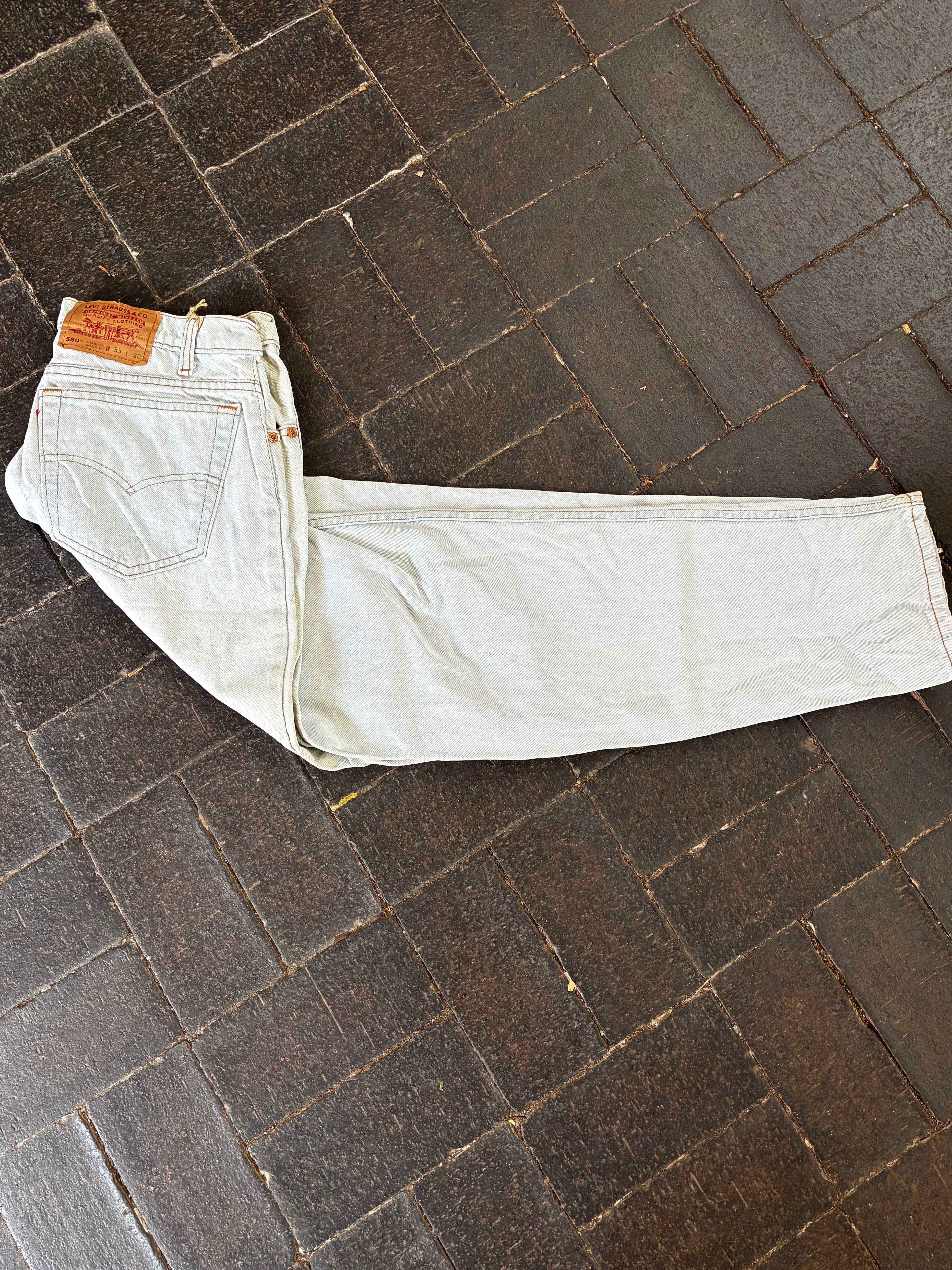Vintage Levi's 550, Faded, Label - W33, L30 Actual Size - W31, L30