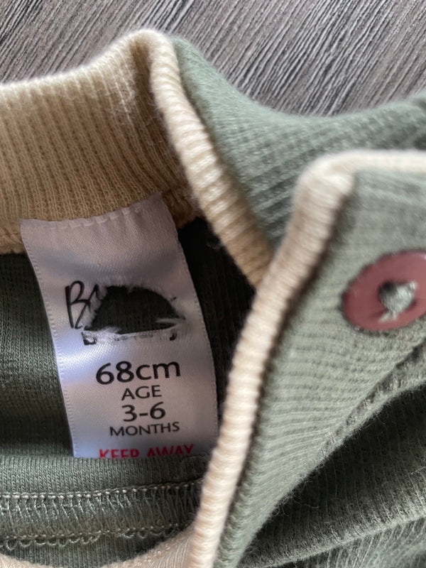 Green long sleeved top (3-6 months)