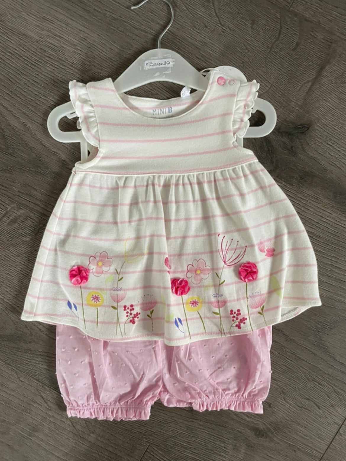 Flower top and pink shorts (0-3 months)