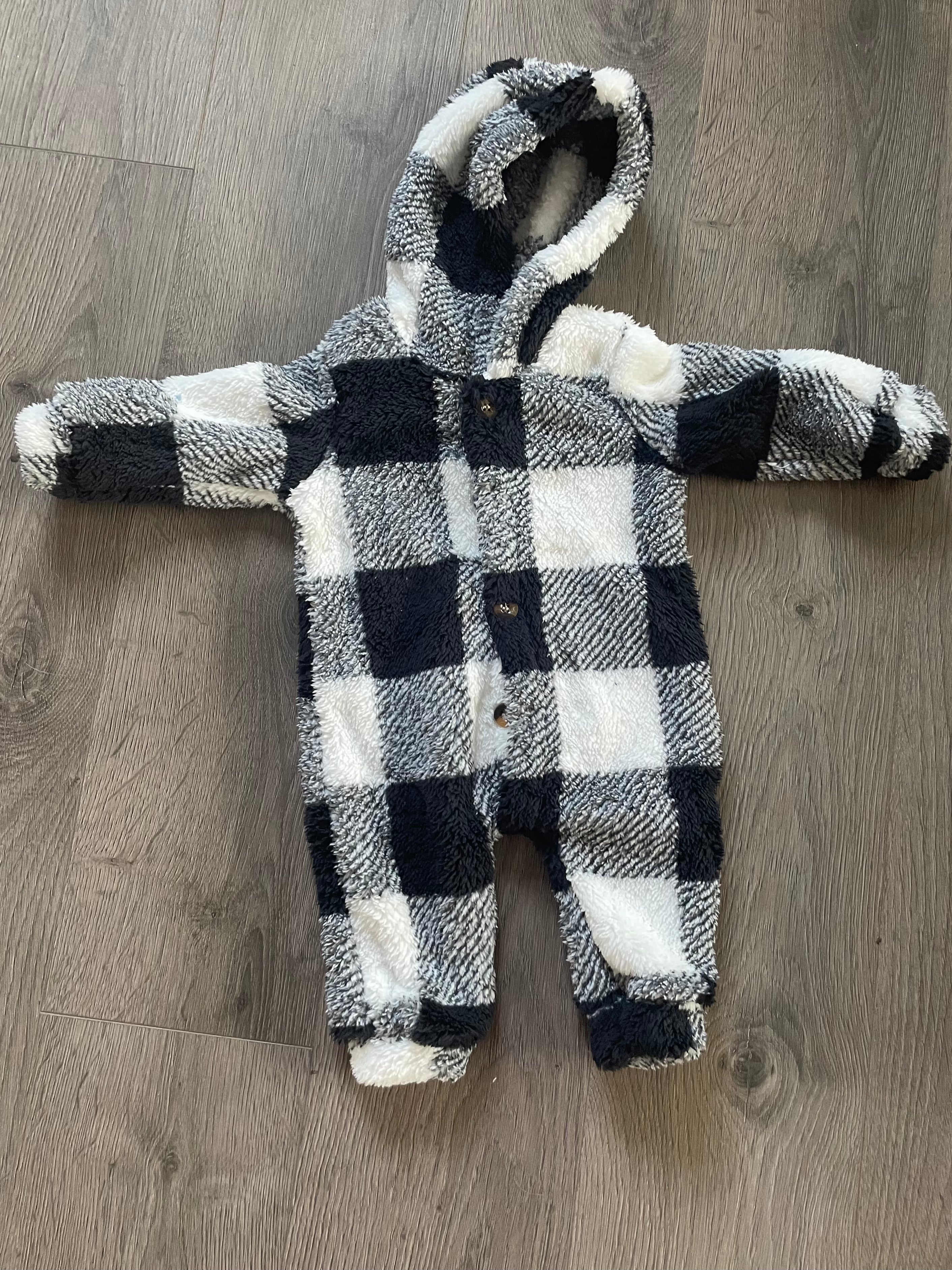 Black and White Fluffy Romper (6-9mths)